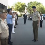 Felipe VI se salta el protocolo de pronto y deja a un militar perplejo: 