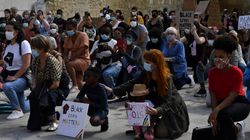 300 personnes agenouillées à Bordeaux en hommage à George