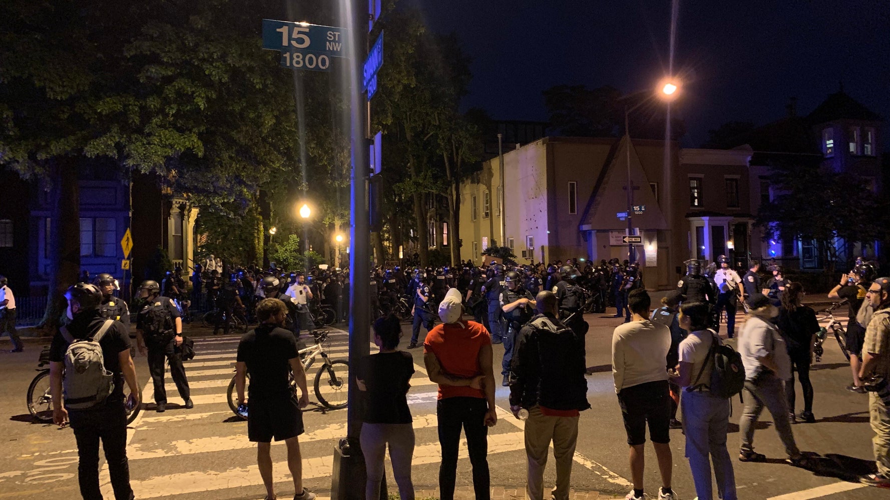 D C Residents Open Their Doors To Save Protesters From The Police Huffpost