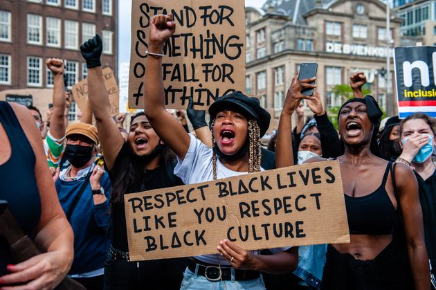 Snsが黒く染まる 広がる Black Out Tuesday とは 黒人差別に抗議 米音楽業界で大規模なストライキ実施へ ハフポスト