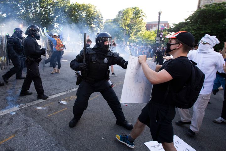 TOPSHOT - Police officers clash with protestors near the White House on June 1, 2020 as demonstrations against George Floyd's death continue. 