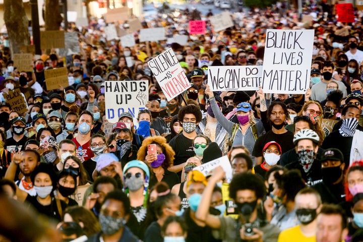 Des manifestations en protestation à la mort de George Floyd ont éclaté dans plusieurs États américains.