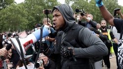 John Boyega submergé par l’émotion durant un hommage à George