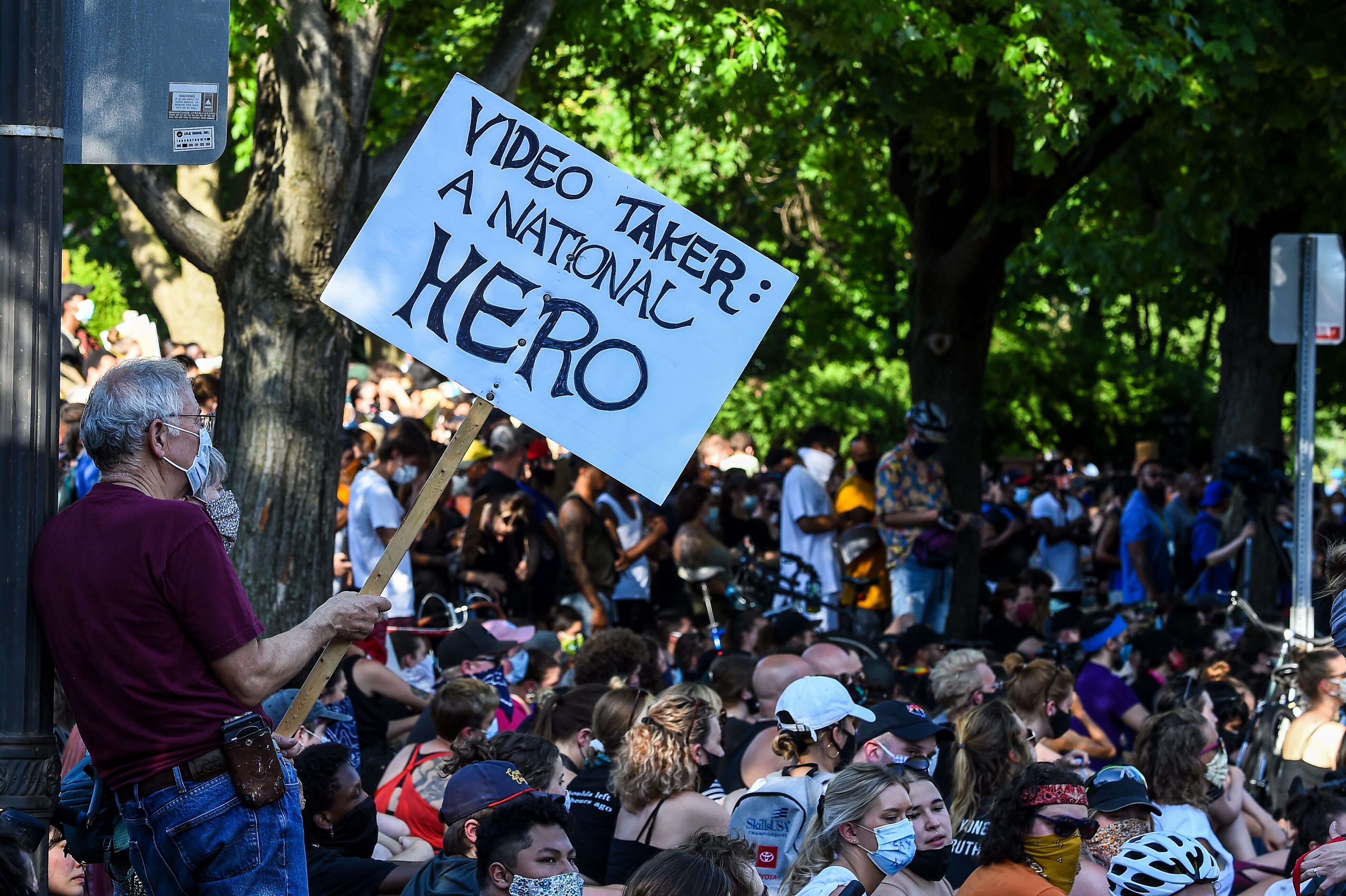 32 Powerful Signs From Anti-Racism Protests Around The World | HuffPost ...