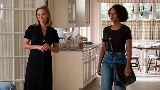 Reese Witherspoon e Kerry Washington como Elena Richardson e Mia Warren.