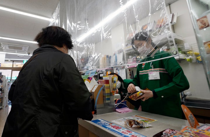 レジ袋 コンビニも7月から有料化 不衛生では マイバッグ使用に不安の声も ハフポスト News レジ袋 コンビニも7月から有料化 不衛生では マイバッグ使用に不安の声も ハフポスト News