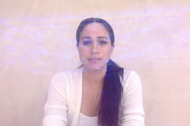Meghan Markle: "La vita di George contava. Usate la vostra voce: solo chi rimane in silenzio sbaglia"