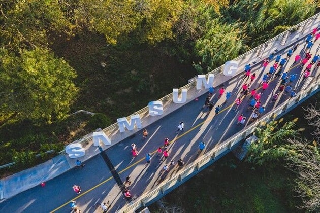 Εντυπωσιακή λήψη των δρομέων του Navarino Challenge PHOTO BY MIKE TSOLIS