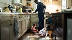 Le parti communiste propose un congé paternité obligatoire de 21