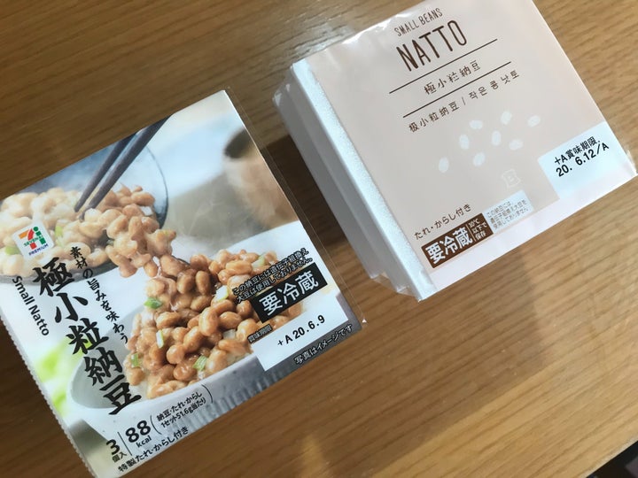 左側がセブン-イレブンの納豆。右側がローソンの新PBのNATTO。