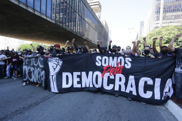 Líderes de partidos no Senado pedem para que brasileiros adiem protesto