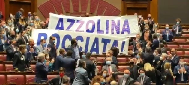 Lo striscione esposto dalla Lega