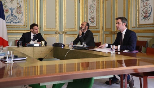 L’exécutif veut sa commission pour évaluer la gestion du coronavirus, Larcher