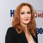 J.K. Rowling encore accusée de transphobie après une série de