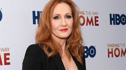 J.K. Rowling encore accusée de transphobie après une série de