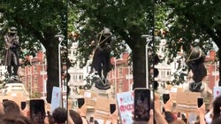 La statue d’un marchand d’esclaves renversée dans une rivière à