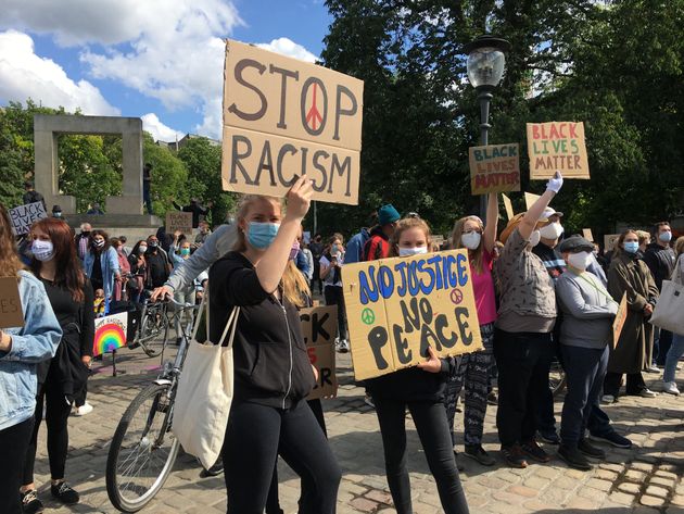 「沈黙は暴力だ」ドイツで人種差別反対の大規模デモ。両親が海外出身、ハノーファー市長が受けた“誹謗中傷”