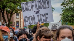 “Defund the Police”, la petite musique qui monte aux États-Unis contre les violences
