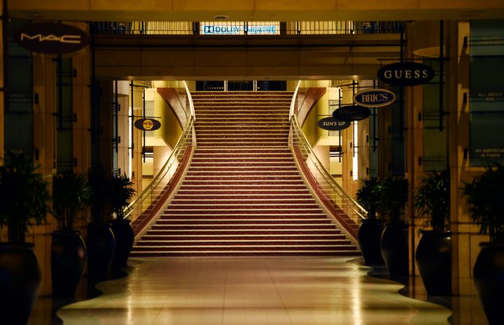 Η σκάλα του Dolby Theatre, όπου πραγματοποιείται κάθε χρόνο η τελετή απονομής των Όσκαρ. 