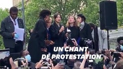 En hommage à George Floyd, Camélia Jordana entonne un chant gospel