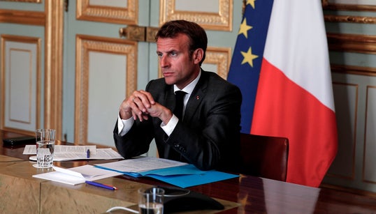 Sur la police, Macron dénonce les “amalgames réducteurs” et une “protection