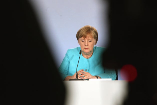 Βερολίνο, 3 Ιουνίου 2020. Η καγκελάριος Μέρκελ μιλά στους δημοσιογράφους μετά τις μαραθωνιες συνομιλίες των τριών κομμάτων που συναπαρτίζουν τον κυβερνητικό συνασπισμό στη Γερμανία, υπό το βάρος των εξελίξεων της πανδημίας. (Photo by Mika Schmidt-Pool/Getty Images)