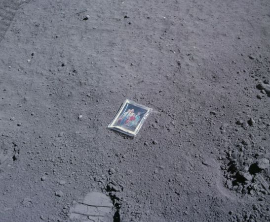 H οικογενειακή φωτογραφία που άφησε στο διάστημα ο Ντιούκ