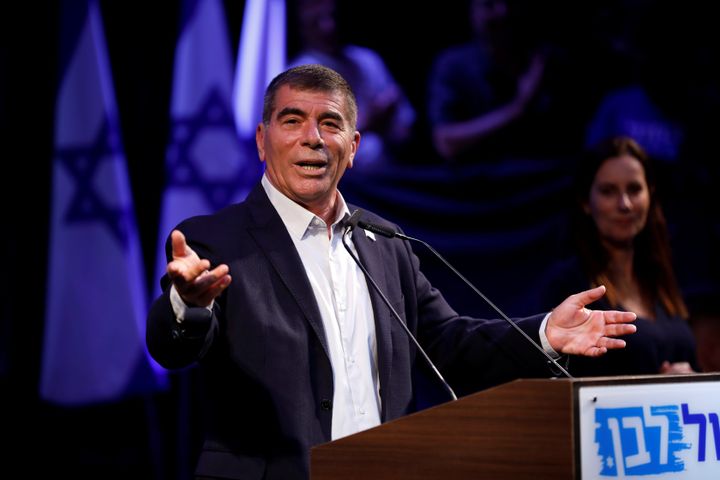 Ο συν-αρχηγός του κόμματος Blue and White, Gaby Ashkenazi, μιλά σε υποστηρικτές στην προεκλογική εκστρατεία του στο Τελ Αβίβ, στις 15 Σεπτεμβρίου 2019. REUTERS/Amir Cohen