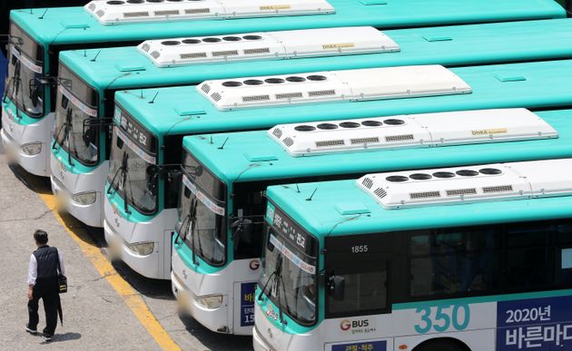 리치웨이 발로 촉발된 경기 성남시 방문판매업체 코로나19 집단감염이 하나님의 교회를 거쳐 버스 운전기사 2명으로 번지면서 6번, 350번, 357번 시내버스 노선 운행이 중단됐다....