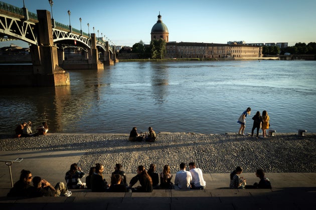 Covid 19 A Toulouse Un Nouveau Cluster Apres Un Repas De Famille Le Huffpost