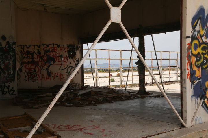 Ελληνικό - Ξεκινά η κατεδάφιση των κτιρίων του Παλαιού Αεροδρομίου