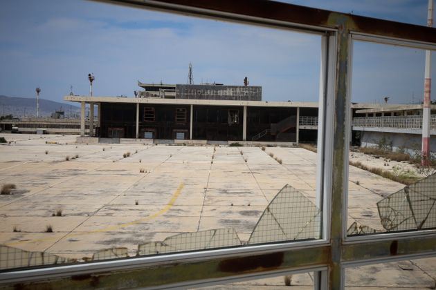Ελληνικό - Ξεκινά η κατεδάφιση των κτιρίων του Παλαιού Αεροδρομίου