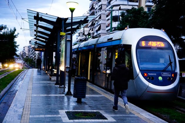 Apo Noembrio Kai Pali Tram Neos Kosmos Syntagma Huffpost Greece