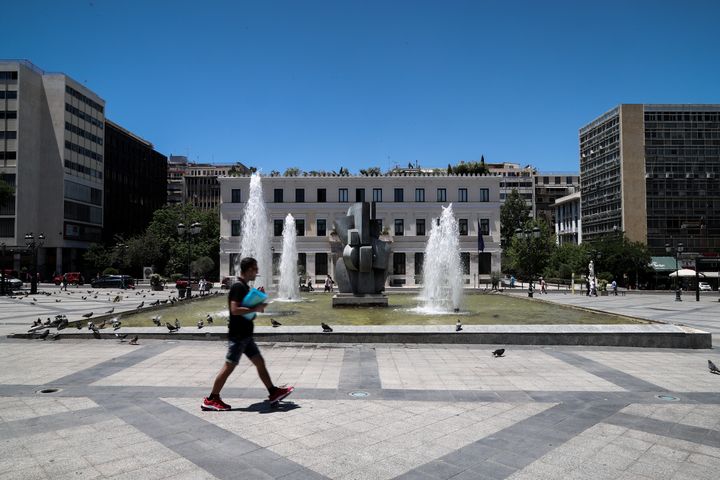 Στιγμιότυπα ζέστης στο κέντρο της Αθήνας