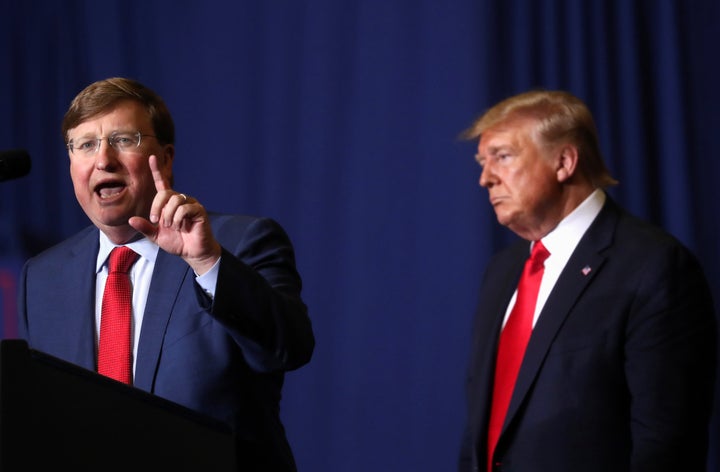 President Donald Trump stands beside Mississippi Gov. Tate Reeves (R).