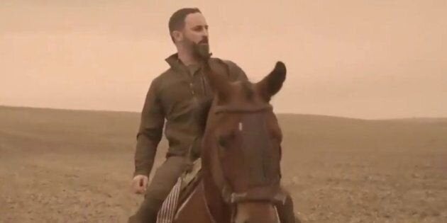Abascal a caballo.