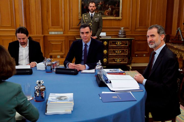 El rey Felipe VI, el presidente Pedro Sánchez y el vicepresidente Pablo Iglesias, en el Consejo de Seguridad Nacional del 4 de marzo de 2020.