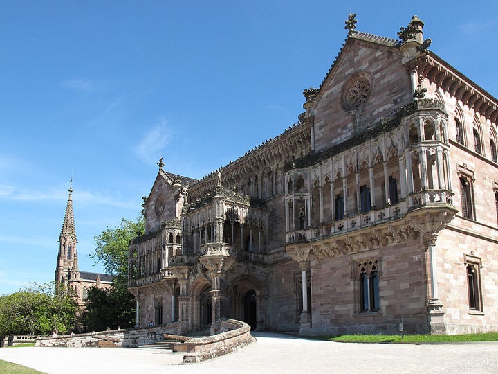 Fachada del Palacio de Sobrellano en Cantabria.