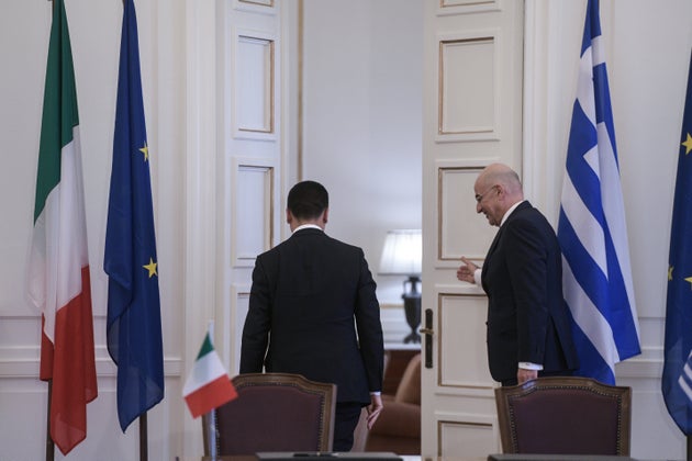 ΜΕΤΑ ΤΗΝ ΥΠΟΓΡΑΦΗ ΤΗΣ ΟΡΙΟΘΕΤΗΣΗΣ ΘΑΛΛΑΣΙΩΝ ΖΩΝΩΝ ΕΛΛΑΔΑΣ - ΙΤΑΛΙΑΣ ΑΠΟ ΤΟΝ ΥΠΕΞ Ν. ΔΕΝΔΙΑ ΜΕ ΤΟΝ ΙΤΑΛΟ ΟΜΟΛΟΓΟ ΤΟΥ L. DI MAIO 