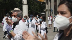 Los médicos se concentran en defensa de su profesión: 