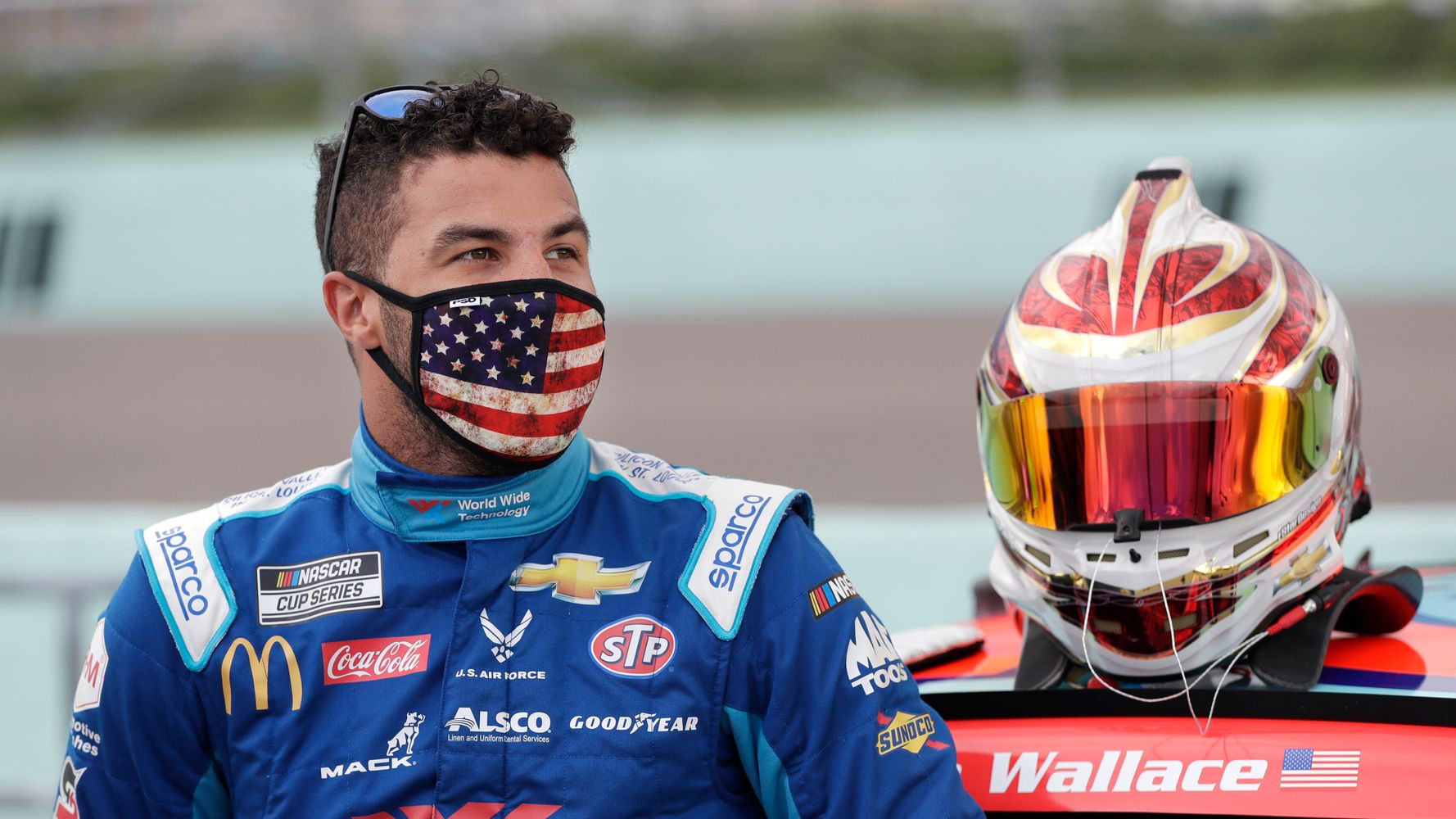 Noose Found In Garage Used By Nascar S Bubba Wallace Huffpost