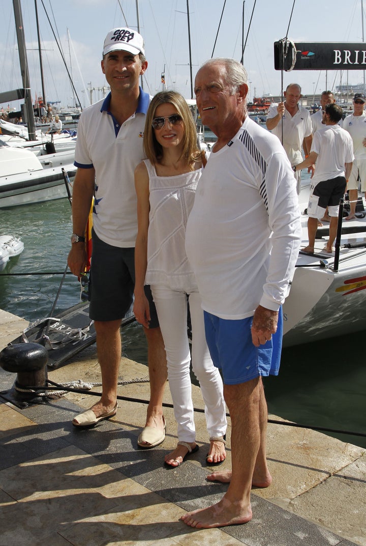 Felipe, Letizia y Josep Cusí en Palma de Mallorca en agosto de 2011.