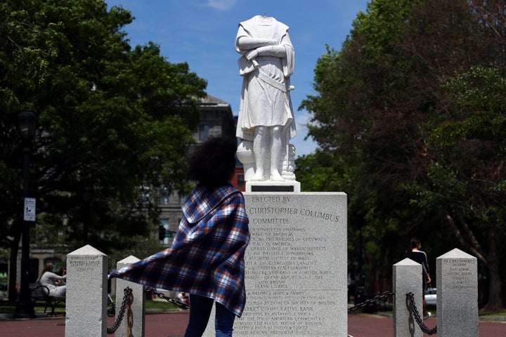 Una estatua de Cristóbal Colón, decapitada en Boston, Massachusetts (EEUU), el 10 de junio de 2020. La figura finalmente será retirada.