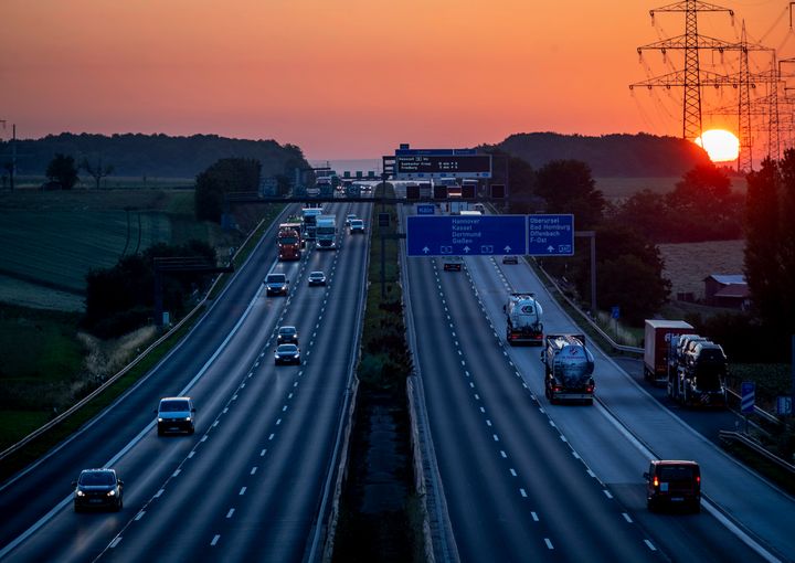 Ένας από τους «κλασικούς» γερμανικούς αυτοκινητόδρομους στην Φραγκφούρτη. 23 Ιουνίου 2020. (AP Photo/Michael Probst)