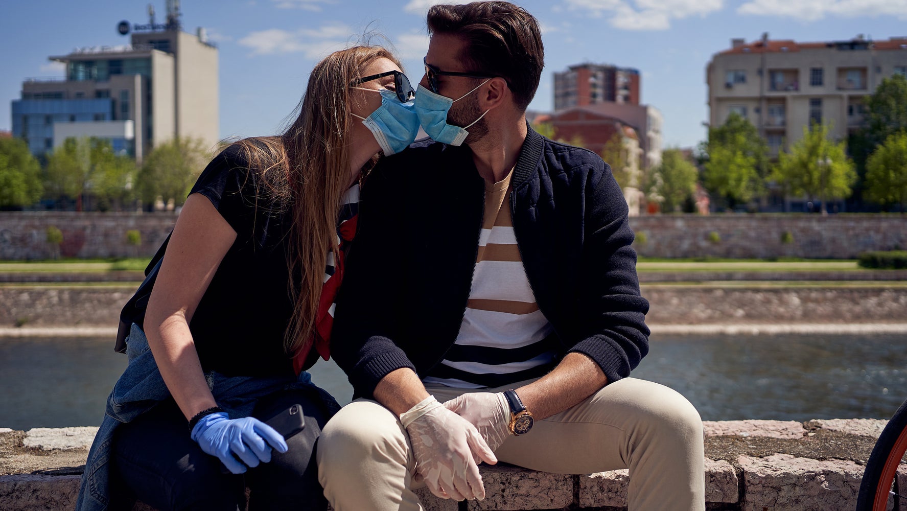 How To Navigate The First Kiss During The Coronavirus Pandemic