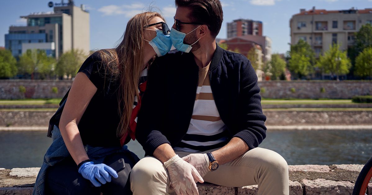 How To Navigate The First Kiss During The Coronavirus Pandemic