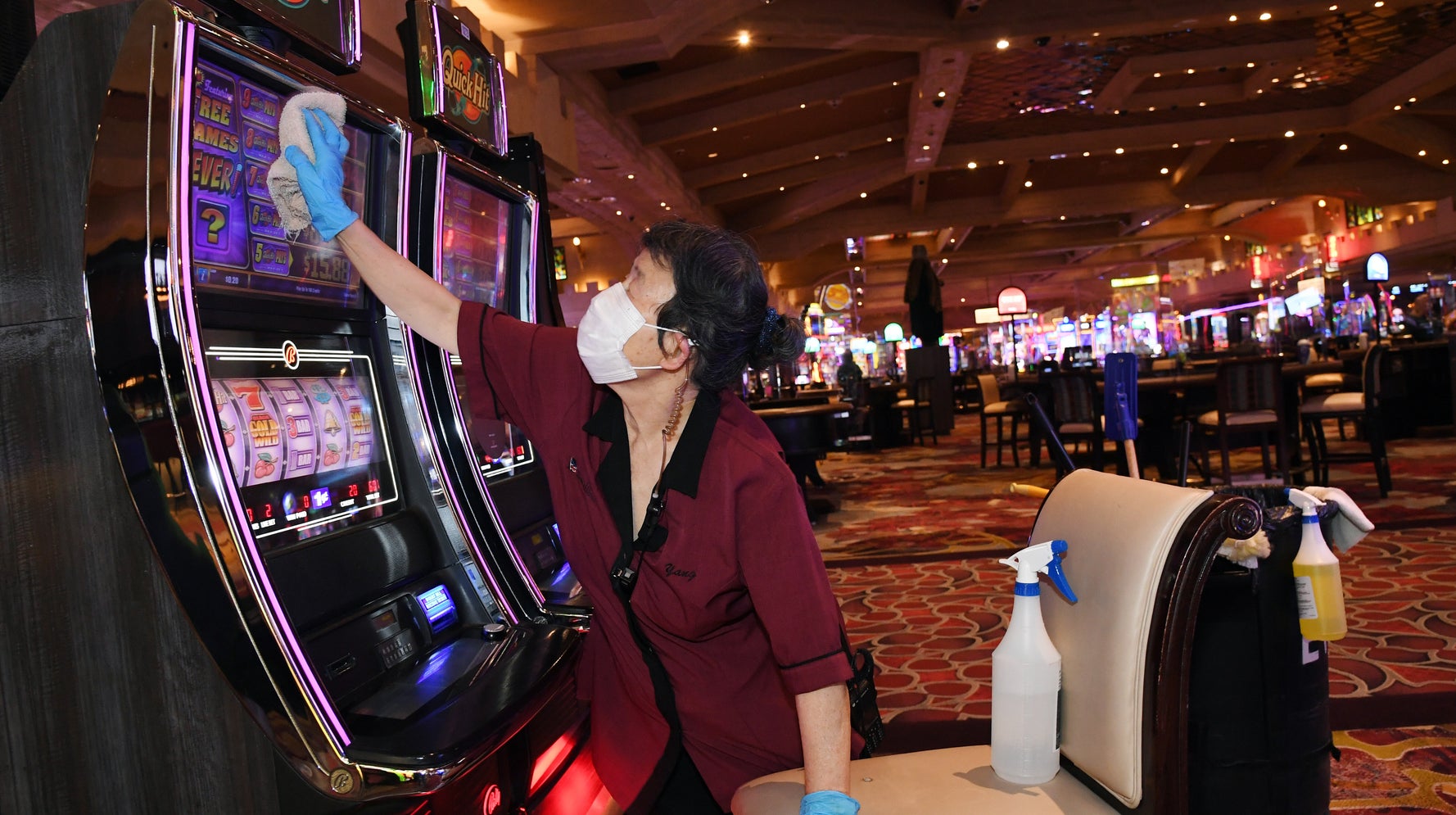 Las Vegas Casino Workers Beg Guests To Wear Masks As Nevada Cases Rise