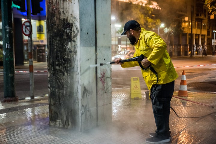 Αντιγκράφιτι στην Πατησίων 