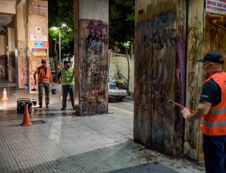 Αντιγκράφιτι στην Πατησίων 