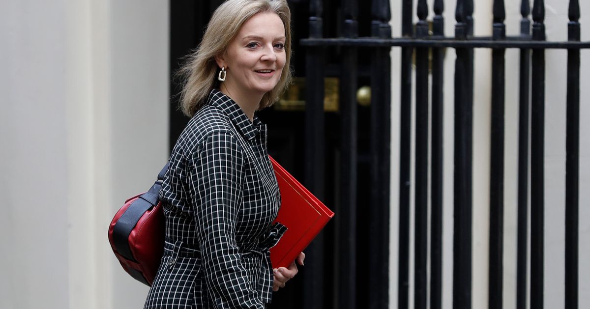 Liz Truss Refuses Four Times To Say Boris Johnson Wont Scrap Trade Department Huffpost Uk 